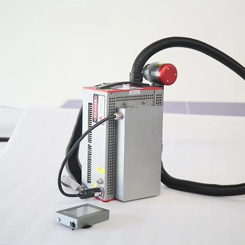 Liela augstuma 300 vatu mugursomas lāzera tīrīšanas mašīna atjaunošanas baznīcas augstajai ēkai